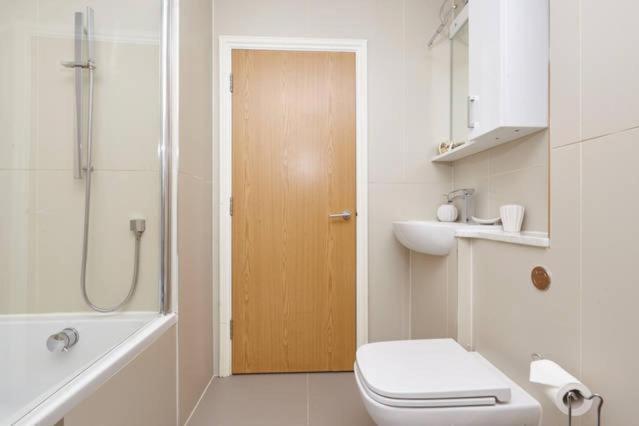 Three Bedroom Apartment By Beautiful Park London Exterior foto